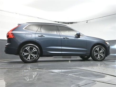 Certified 2022 Volvo XC60 B5 Momentum w/ Climate Package image 40