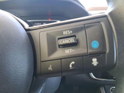 Used 2023 Nissan Rogue SV image 18