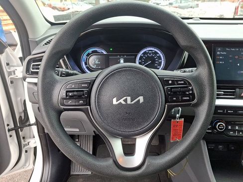 Certified 2022 Kia Niro LX image 19