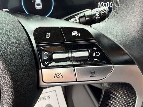 Used 2025 Hyundai Elantra SEL image 11