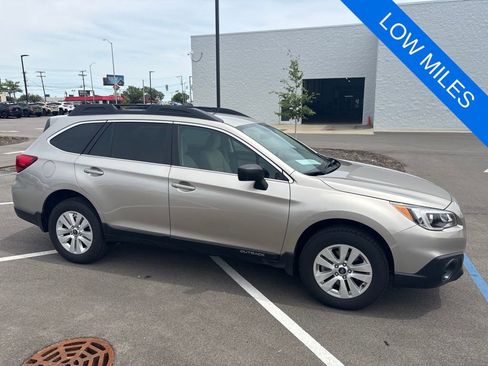 Used 2017 Subaru Outback 2.5i AWD/4WD image 2