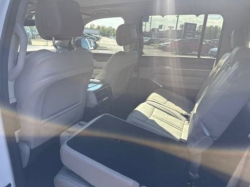 Used 2023 Jeep Wagoneer Series II w/ Convenience Group I AWD/4WD image 17