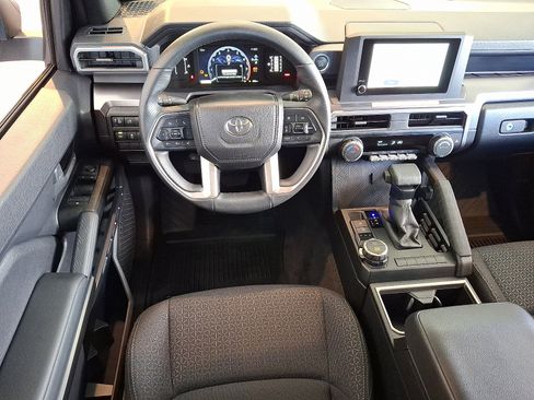 Used 2025 Toyota 4Runner SR5 AWD/4WD image 10