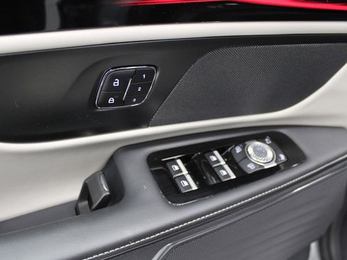 Used 2024 Lincoln Nautilus Reserve image 13