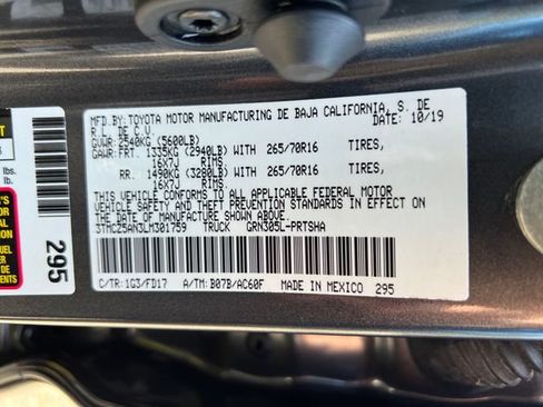 Used 2020 Toyota Tacoma TRD Off-Road w/ Blackout Package AWD/4WD image 17