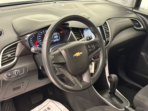 Used 2017 Chevrolet Trax LS FWD image 18