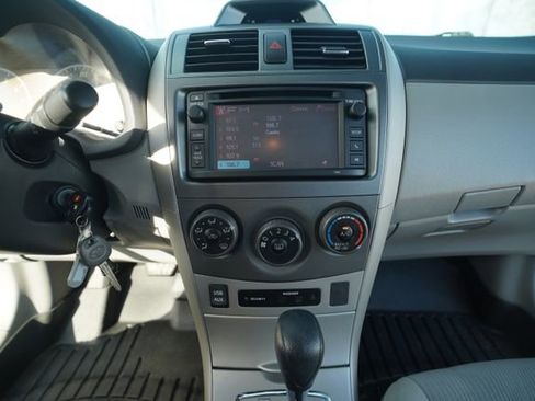 Used 2013 Toyota Corolla LE image 27