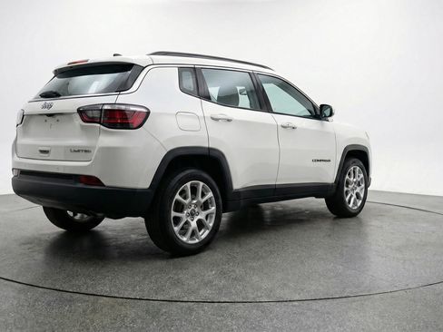 Used 2025 Jeep Compass Limited image 9
