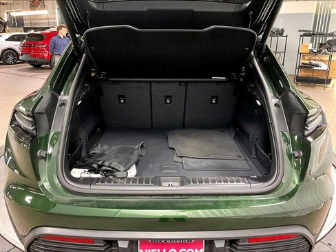 Used 2025 Porsche Macan 4 Electric AWD/4WD image 37