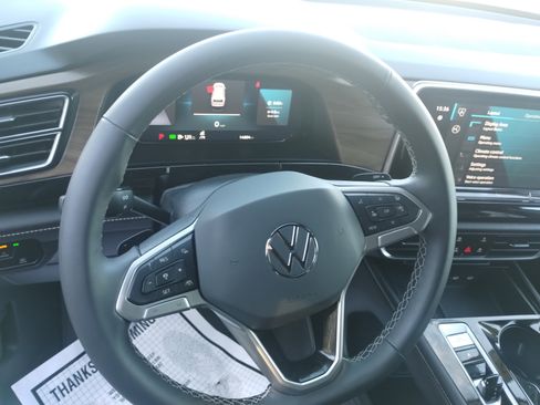 Used 2024 Volkswagen Atlas SE image 11