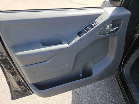 Used 2019 Nissan Frontier SV image 14