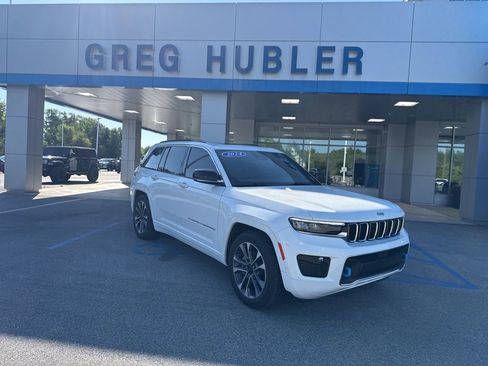 Used 2024 Jeep Grand Cherokee Overland w/ Luxury Tech Group IV AWD/4WD image 38