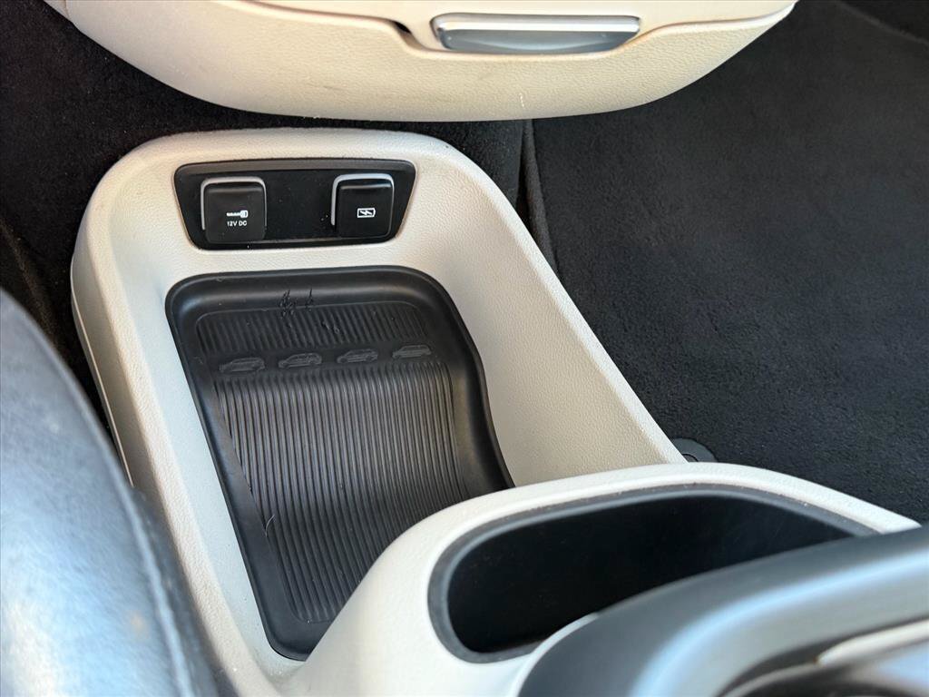 Used 2021 Chrysler Pacifica Touring-L FWD image 24