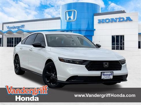 Used 2025 Honda Accord SE image 1