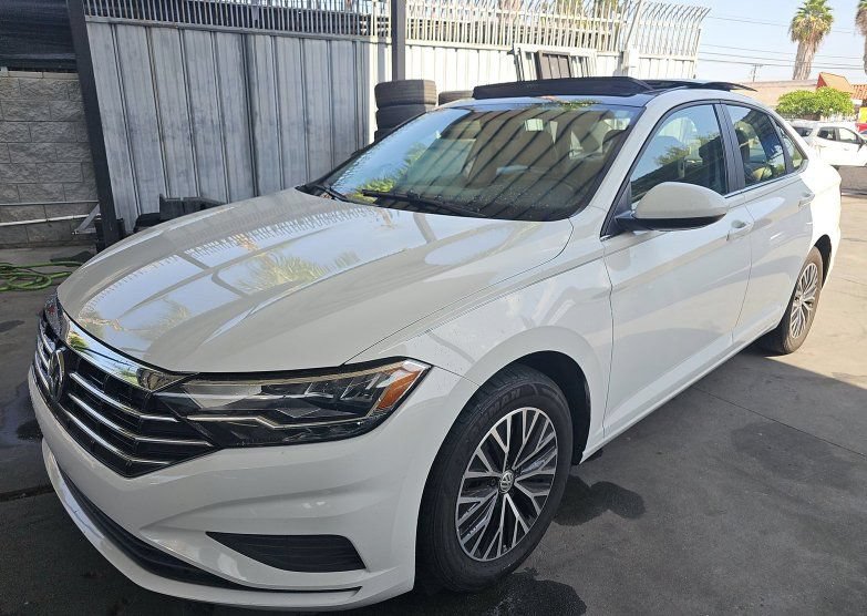 Used 2019 Volkswagen Jetta SE w/ Cold Weather Package FWD image 1