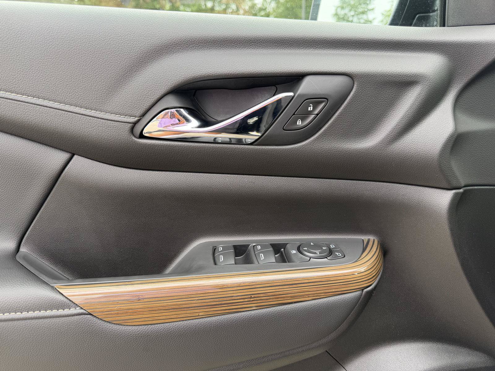 Used 2021 GMC Acadia SLE w/ Driver Convenience Package FWD image 5