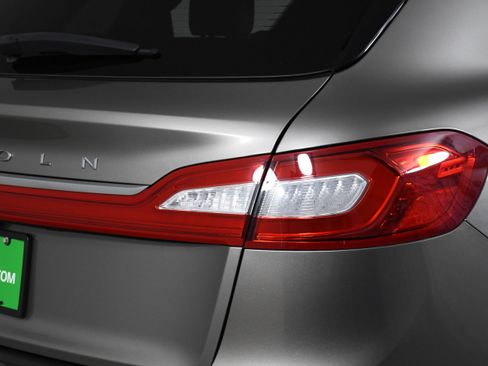 Used 2017 Lincoln MKX Select w/ Select Plus Package image 30