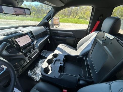 Used 2025 RAM 5500 Tradesman AWD/4WD image 38