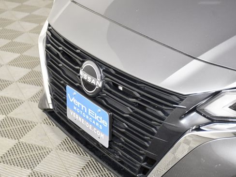 Used 2024 Nissan Altima 2.5 SV FWD image 11
