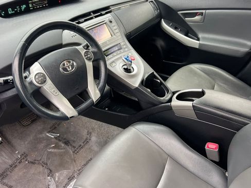 Used 2013 Toyota Prius Four image 11