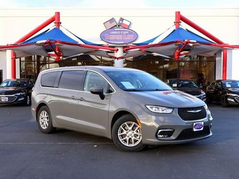 Used 2023 Chrysler Pacifica Touring-L image 1