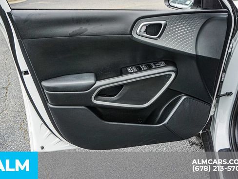 Used 2025 Kia Soul LX w/ LX Technology Package FWD image 45