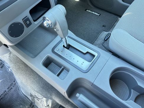 Used 2011 Nissan Frontier SV w/ SV Premium Utility Pkg RWD image 20