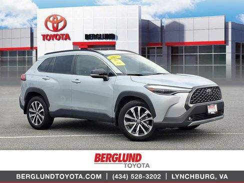 Used 2025 Toyota Corolla Cross XLE w/ Convenience Package AWD/4WD image 1