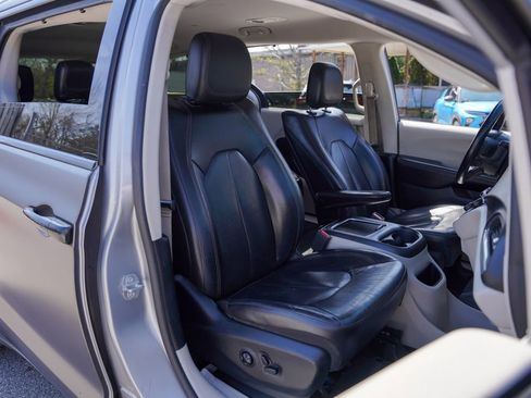 Used 2017 Chrysler Pacifica Touring-L Plus w/ Advanced Safetytec Group image 37