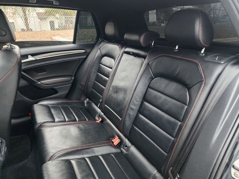 Used 2016 Volkswagen GTI SE image 21