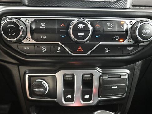 Used 2020 Jeep Wrangler Sport image 18