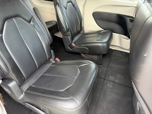 Used 2021 Chrysler Voyager Lxi image 26