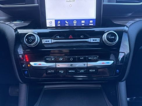 Used 2023 Ford Explorer Limited w/ Limited Technology Package image 18