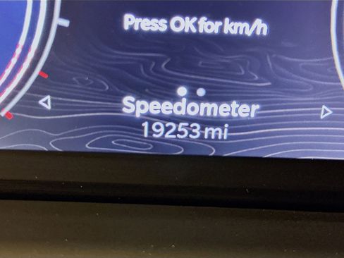 Used 2023 Jeep Grand Cherokee Laredo image 19