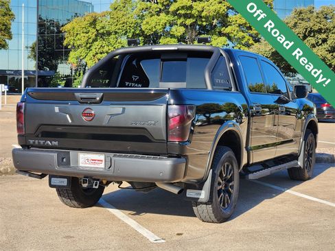 Used 2024 Nissan Titan PRO-4X w/ Pro-4x Convenience Package image 6