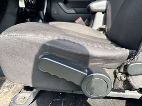 Used 2018 Jeep Wrangler Unlimited Sport AWD/4WD image 14