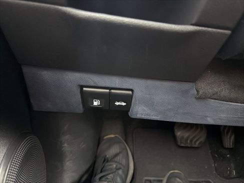 Used 2022 Nissan Kicks SV image 16