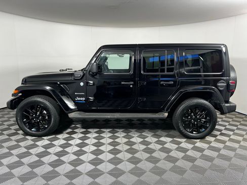 Used 2022 Jeep Wrangler Unlimited Sahara w/ Cold Weather Group image 8