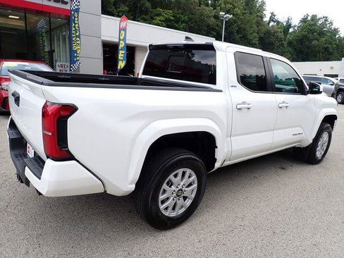 Certified 2024 Toyota Tacoma SR5 AWD/4WD image 4