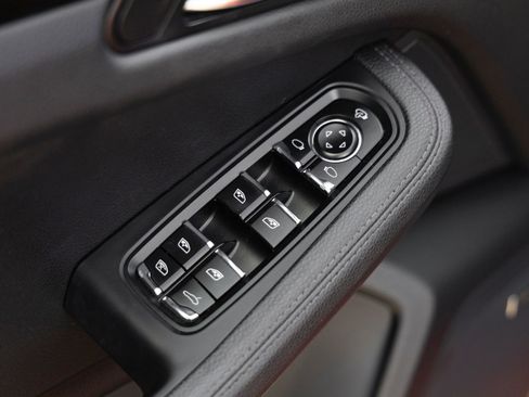 Certified 2024 Porsche Macan image 20