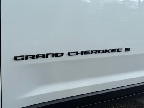 Certified 2024 Jeep Grand Cherokee Limited w/ Black Appearance Package image 28