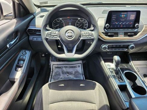 Certified 2023 Nissan Altima 2.5 SV FWD image 13