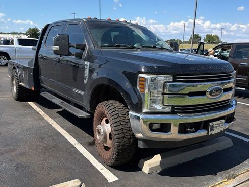 Used 2019 Ford F350 Lariat w/ Lariat Value Package AWD/4WD image 3