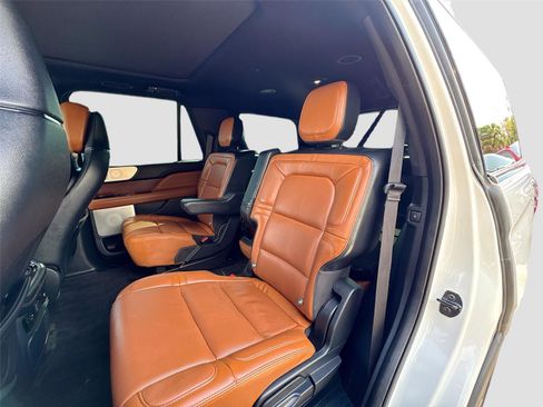 Used 2021 Lincoln Navigator Reserve w/ Luxury Package image 11