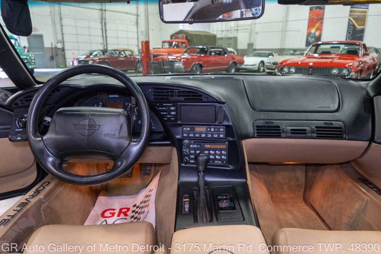 Used 1995 Chevrolet Corvette Coupe RWD image 17