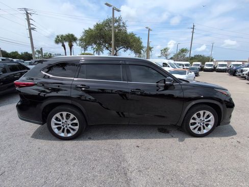 Used 2020 Toyota Highlander Limited FWD image 4