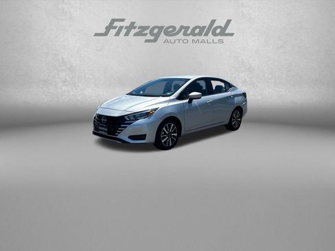 Used 2025 Nissan Versa SV FWD image 3