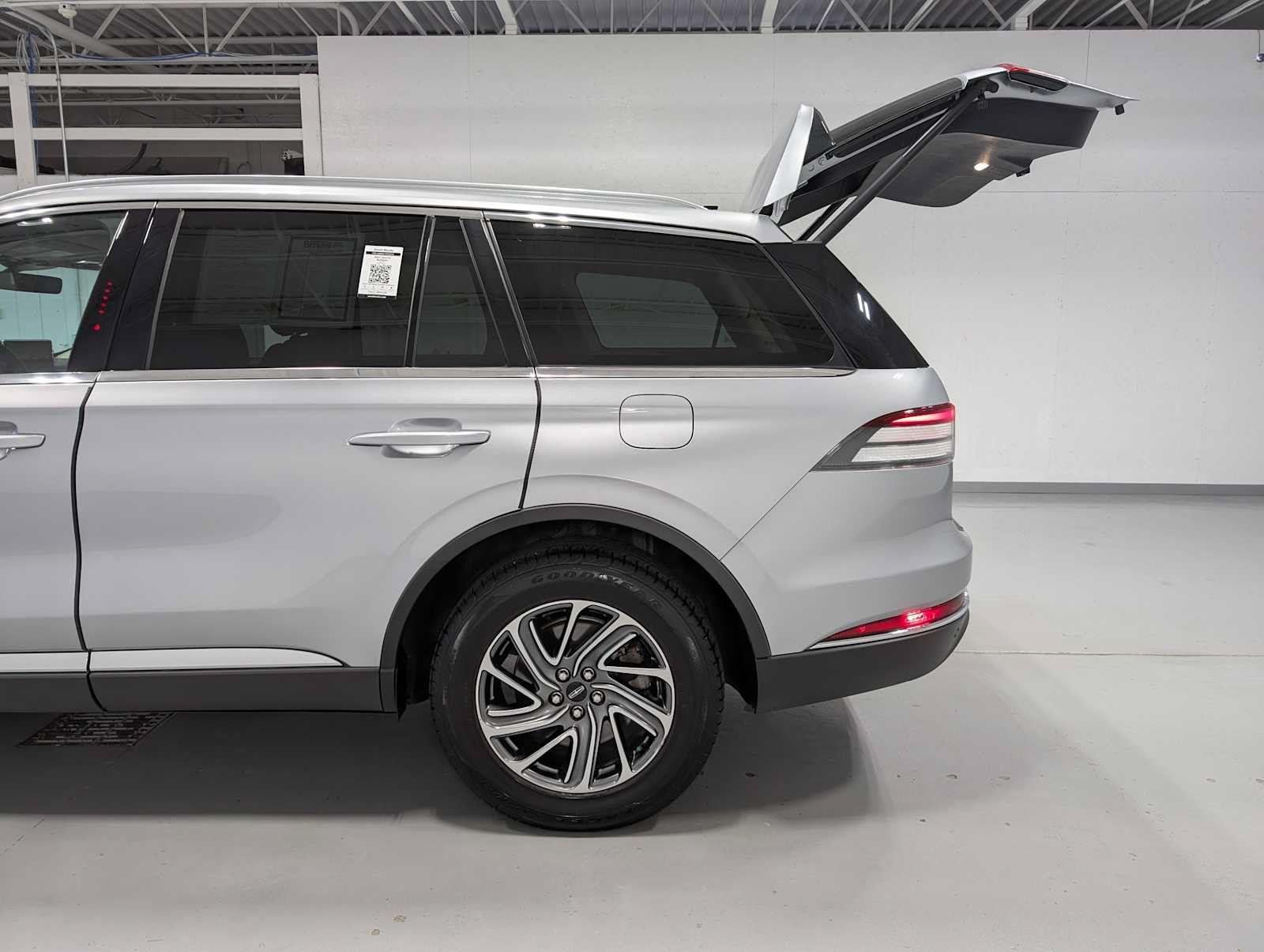 Used 2021 Lincoln Aviator AWD w/ Elements Package image 11