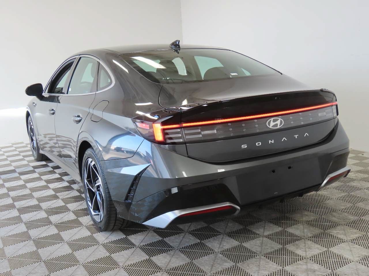 Used 2026 Hyundai Sonata SEL FWD image 3