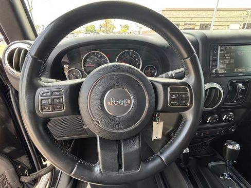 Used 2016 Jeep Wrangler Unlimited Rubicon w/ Connectivity Group AWD/4WD image 11